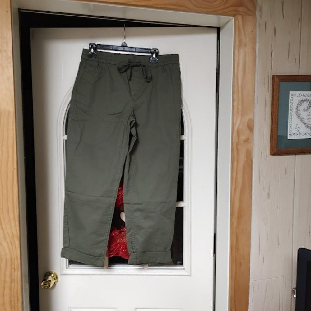 New Old Navy Green Pull On Cropped Pants Size Women's 10